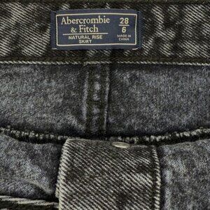 Abercrombie & Fitch Natural Rise Black Denim Skirt Button Front Size 28 / 6